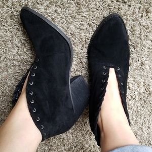 LAST CHANCE Coconuts by Matisse black bootie 10M